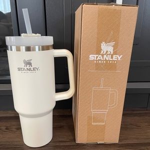 NEW IN HAND, IN BOX Stanley Adventure Quencher 40oz CREAM Tumbler